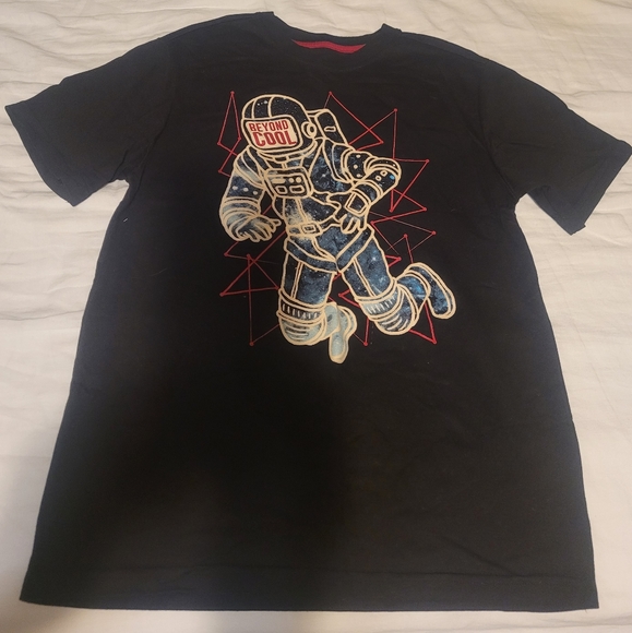 6 pieces of boys' graphic shirts - Picture 4 of 7